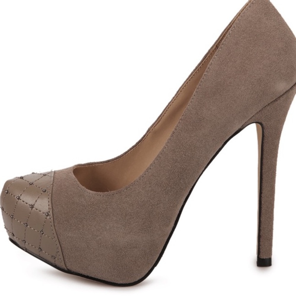 Steve Madden pumps klove heels studded toe 5 1/2